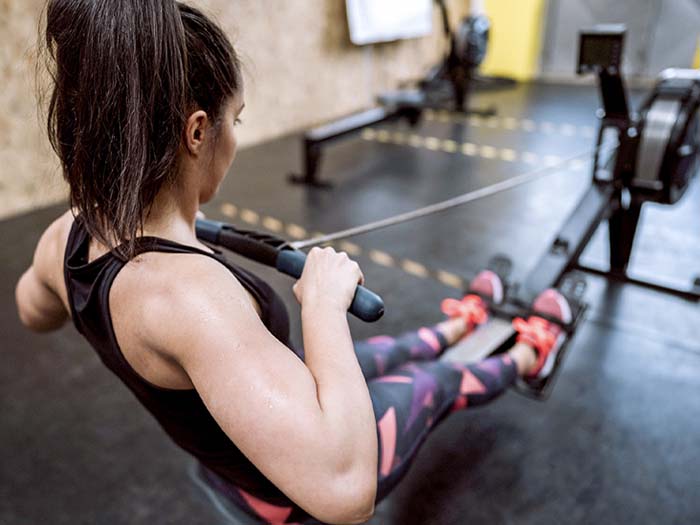 Indoor fitness method to lose weight for women.